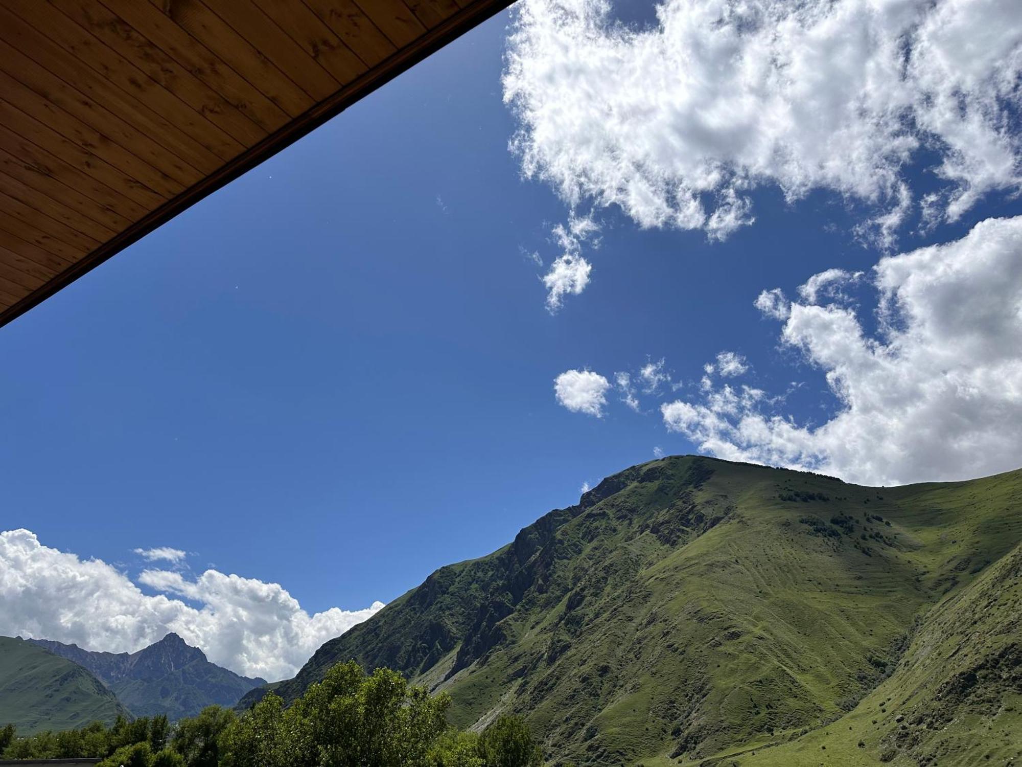 Hotel Mountime Kazbegi Exteriér fotografie
